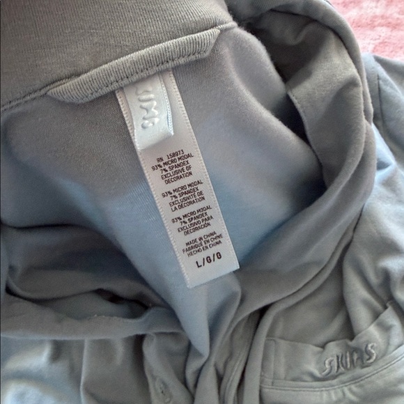 Skims Sleep Shirt Large - Picture 4 of 4